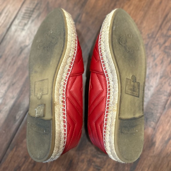 Gucci Red Quilted Flats with Gold Emblem - Picture 2 of 2